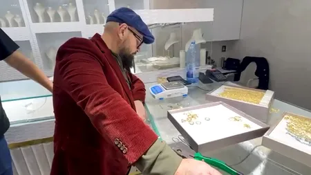 Oțel la preț de aur, în Iași. Piedone a găsit bare de oțel vândute ca bijuterii de lux. Polițiștii au ridicat circa 60 grame de bijuterii