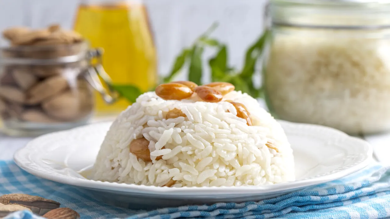 Cea mai bună REȚETĂ de orez cu lapte. Desertul copilăriei, cremos și ușor de preparat