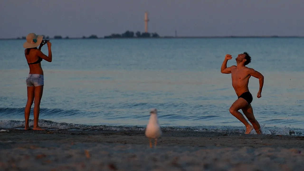 Un bărbat a dat peste o adevărată „comoară, chiar în timp ce își plimba câinele pe plajă. A pozat totul și a arătat dovada