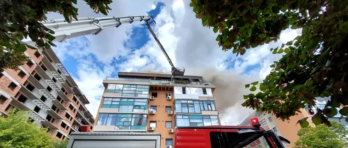 UPDATE | FOTO -VIDEO - Incendiu la mansarda unui bloc din Voluntari / Nu există victime