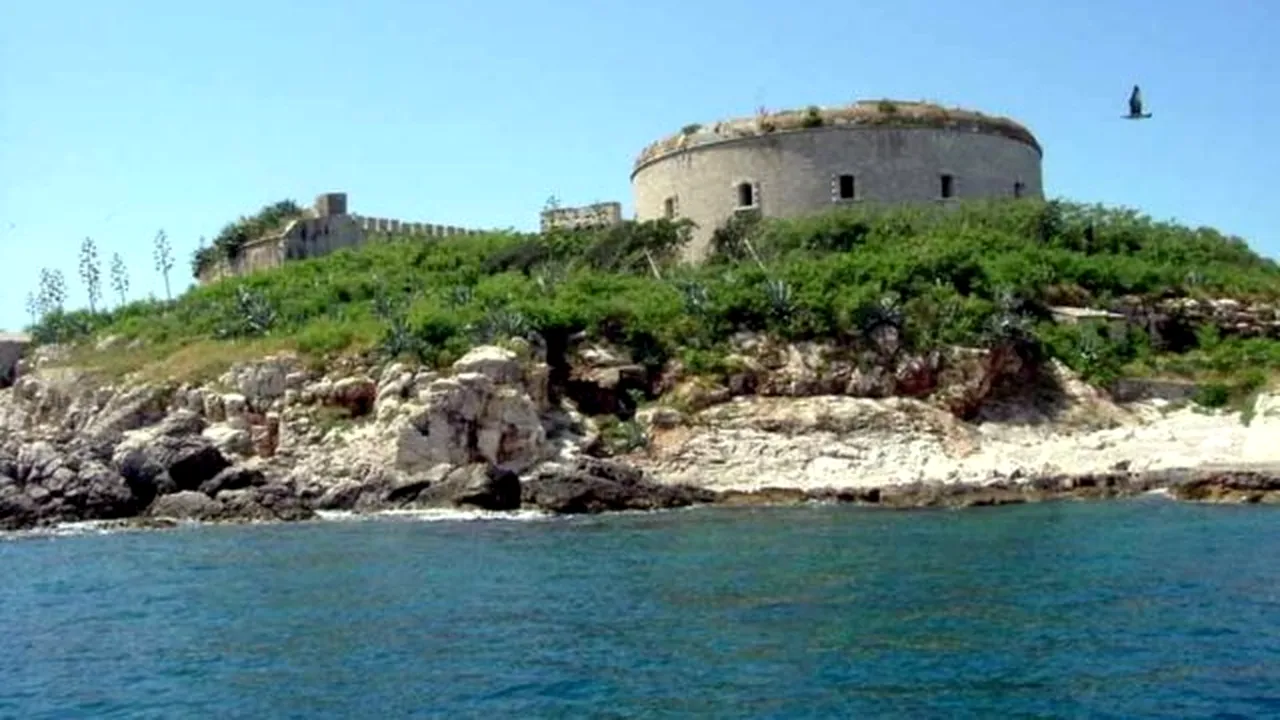 Un renumit lagăr de concentrare deținut de Mussolini va fi trasformat în resort de lux. FOTO