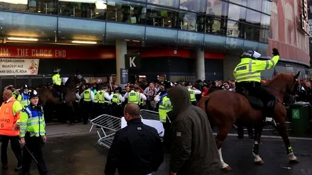 20.000 de fani germani au vrut să intre cu forța pe stadion la meciul Arsenal - FC Koln. Decizie drastică luată de londonezi. VIDEO