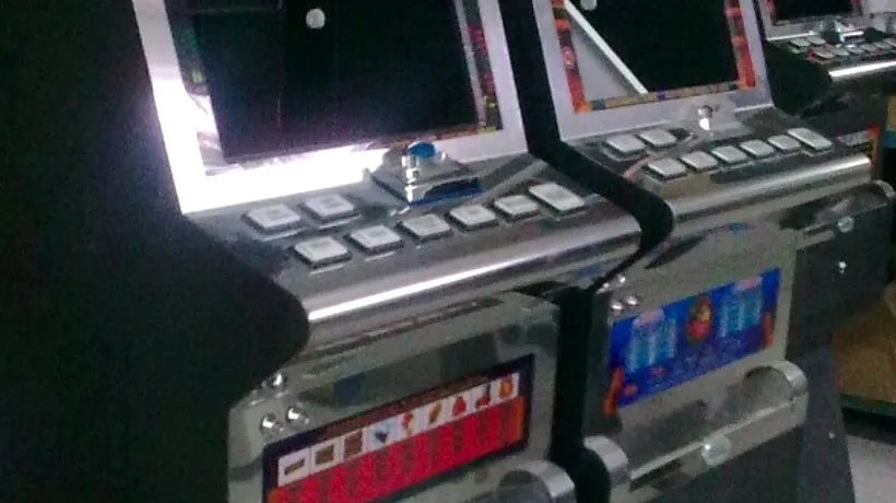 Un sucevean a distrus un aparat de jocuri de noroc ca să-și recupereze banii pierduți