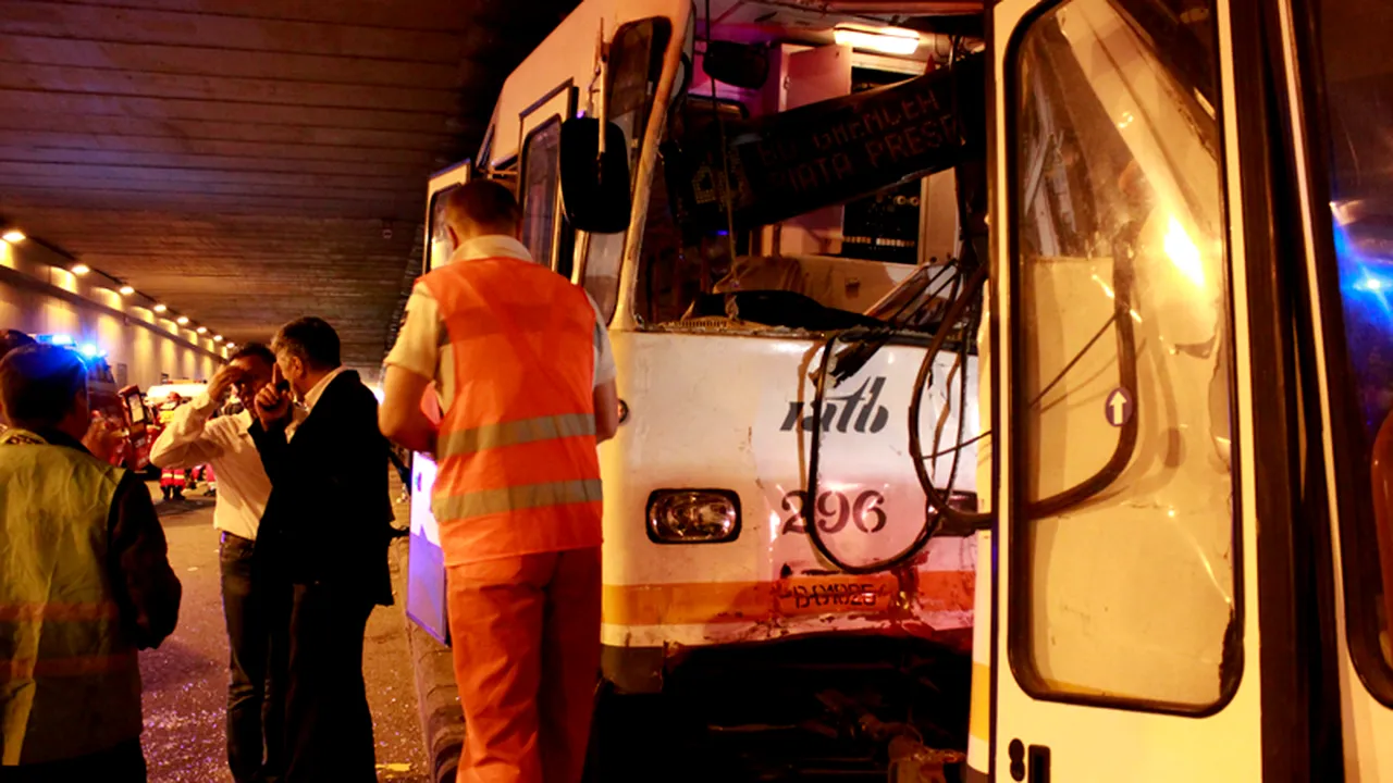 ACCIDENTUL DE TRAMVAI DIN PASAJUL LUJERULUI - GALERIE FOTO