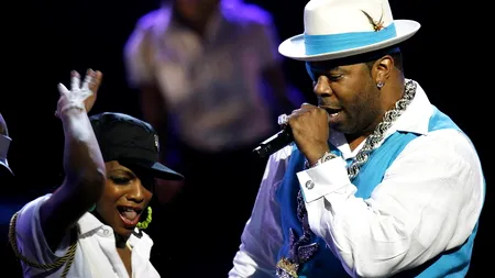 Rapperul Busta Rhymes a căzut de pe scenă în timpul unui concert și s-a rănit la cap