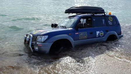 Amenzi uriașe pentru șoferii care au intrat cu mașina pe plajă la Mamaia și Vama Veche