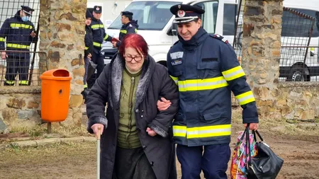 FOTO | Momentul în care primii refugiați ucraineni ajung la Tabăra Mobilă din Siret. Vor sta aici până la găsirea unor spații de cazare