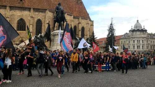2.000 de tineri au defilat prin Cluj, de Zilele Studenților Maghiari