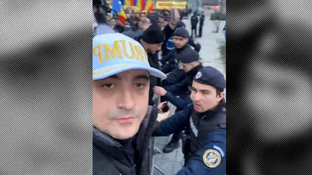 Congres PPE cu îmbrânceli la poartă / George Simion se ceartă cu jandarmii, la ROMEXPO / „Nehammer nu are ce căuta în România”