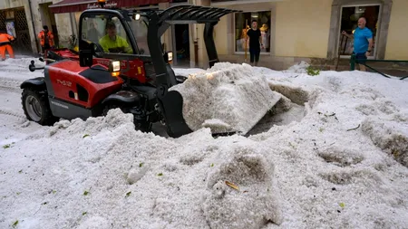 Fenomene meteo extreme în Europa: Inundații de proporții în Germania și grindină adunată cu plugurile de zăpadă în Franța | VIDEO