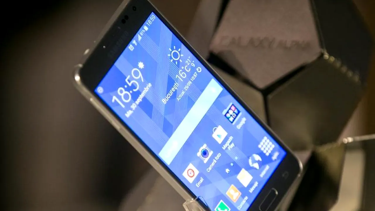 Galaxy ALPHA, primul smartphone Samsung cu cadru metalic, este disponibil oficial în România. Cât costă terminalul la operatorii telecom