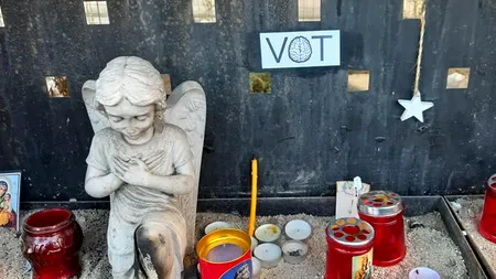 Mesaje electorale, lipite pe memorialul de la Colectiv. Tatăl unei victime, revoltat: „O dovadă de ticăloșie și lipsă de empatie