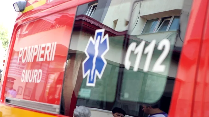 Un băiat de trei ani, dus la spital după ce a căzut de la etajul opt al unui bloc din Sectorul 4