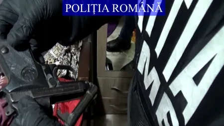 Un pistol căutat de autorităţile italiene, încă din 2016, a fost găsit într-o comună din județul Galaţi