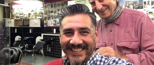 Valentino Gogu, un frizer român de 72 de ani din SUA, a rămas fără loc de muncă, după închiderea celebrului Astor Place Hair din New York