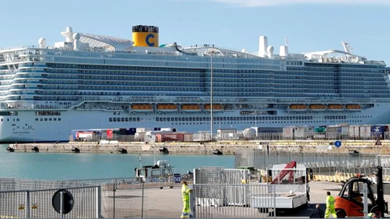 Doi turiști chinezi, în carantină la bordul unei nave de croazieră, în Italia / Mii de pasageri, blocați