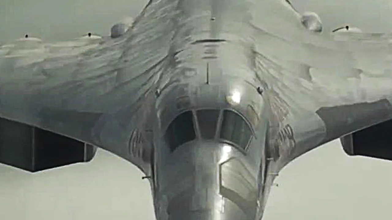 Rusia avansează lansarea noului bombardier strategic Tupolev Tu-160M2