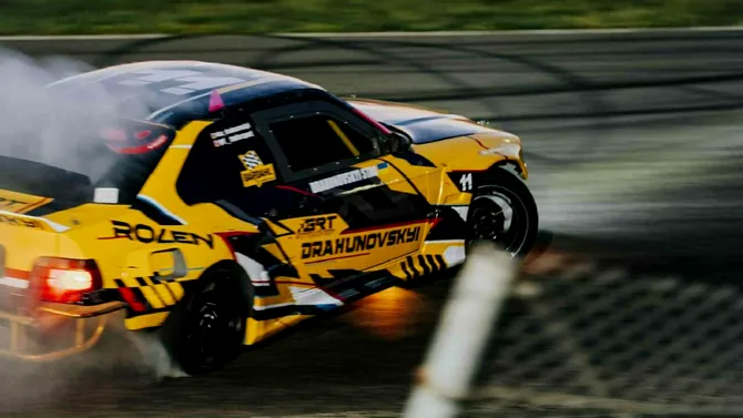S-a scris istorie la Transilvania Motor Ring: Gabi Imre Jr. câștigă prima etapă de drift desfășurată integral noaptea