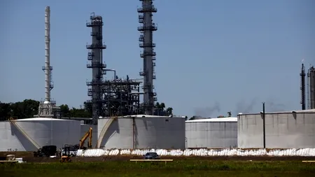 Rusia ar putea crește taxa pe extracția de petrol pentru a finanța construcția de drumuri