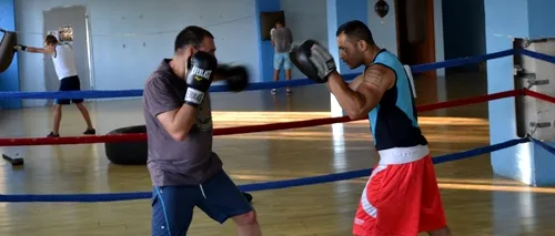Un sportiv român a deschis prima sală de white collar boxing din țară
