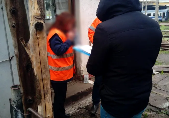 Incredibili: Mai mulți angajaţi CFR, prinși beţi la serviciu / Sursa foto: Poliția Română