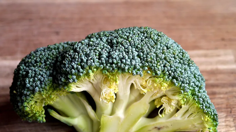IREAL! Ce a a descoperit un bărbat în punga cu broccoli pe care a cumpărat-o dintr-un supermarket