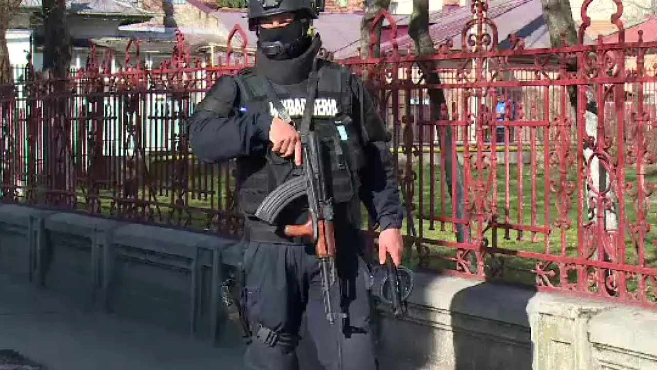 Ce pedeapsă a primit tânărul de 17 ani care a amenințat că aruncă în aer două licee din Târgoviște, doar ca să scape de cursuri