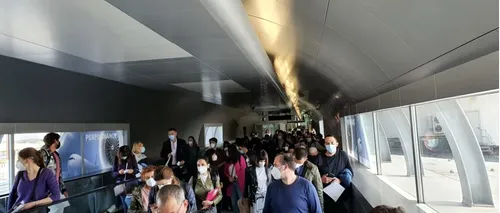Sute de oameni înghesuiți pe Aeroportul Otopeni: „Au aterizat trei avioane deodată și sunt depășiți”