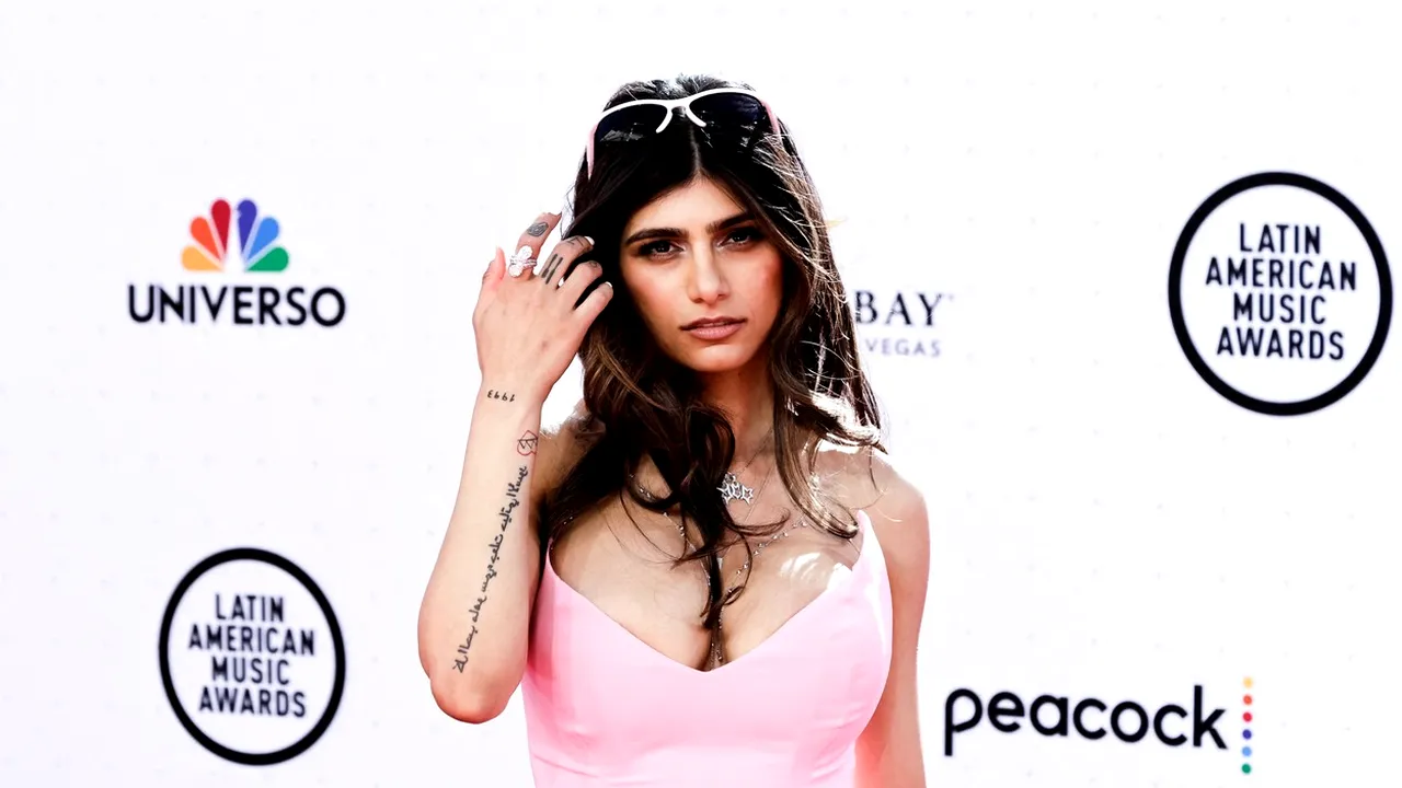 Mia Khalifa a izbucnit în lacrimi când a auzit ce i-a spus prietena unui fan