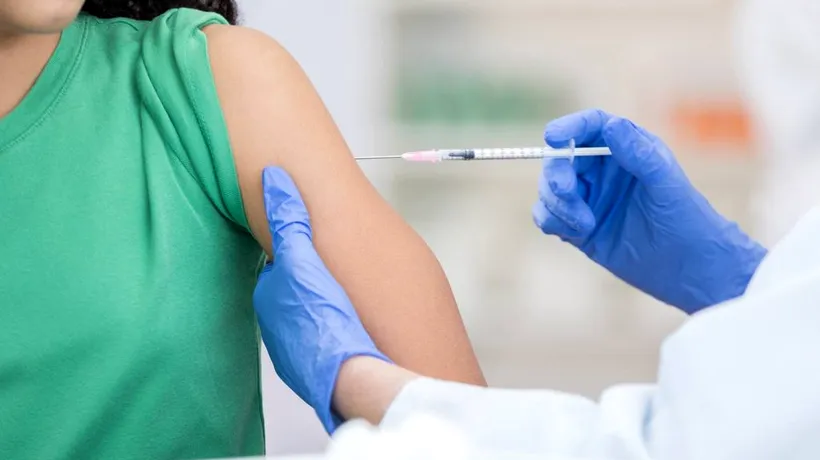Cele trei vaccinări de care adulții au nevoie, acum, în plină pandemie! „Acestea sunt scheme recomandate în Uniunea Europeană”