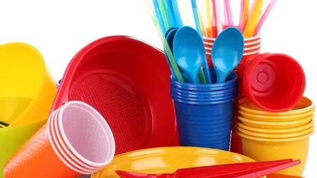 105 ani de conviețuire cu plasticul | Ritmurile reduse de reciclare și riscurile alarmante de poluare fac din plastic un obstacol major în calea unei tranziții sustenabile