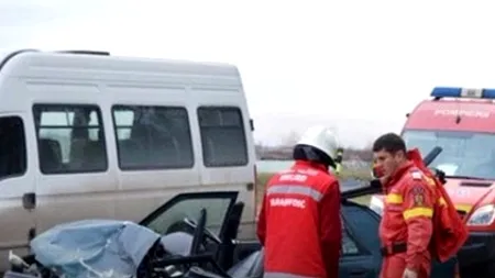 Accident pe DN1. Patru persoane rănite, printre care o fetiță de 2 ani, au ajuns la spital
