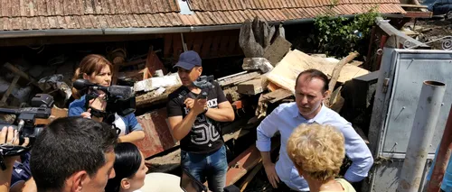 Premierul Florin Cîțu, vizită în zonele din județul Alba afectate de inundații: „Urmează partea mai grea, pe termen scurt, să refacem tot ce s-a stricat” (FOTO)