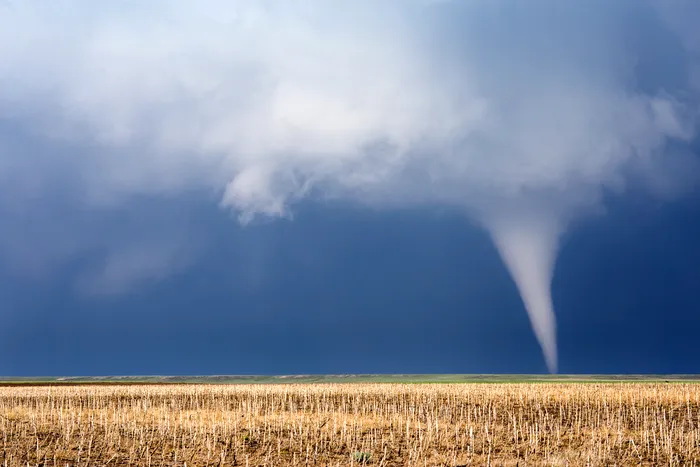 Tornadă atipică în județul Mureș. Avertizarea transmisă de meteorologi: „Ne apropiem de sezonul furtunilor de vară”