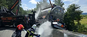 O autocisternă încărcată cu gaz lichefiat s-a RĂSTURNAT pe DN 7, între Odvoș și Conop. Pompierii au creat o perdea de apă, cu trei linii de furtun