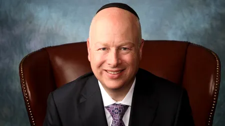 Cine îl consiliază pe consilierul lui Trump?