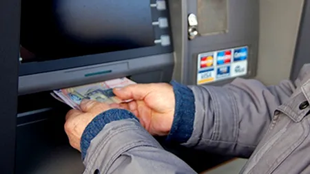 Și-a scos pensia, dar a uitat-o în bancomat. Ce s-a întâmplat cu banii bătrânului de 76 de ani
