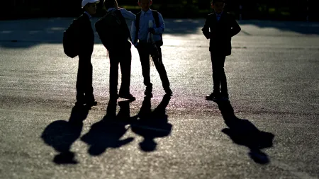 Elev de clasa întâi, în stare gravă după o altercație cu un coleg, pe holul școlii. 