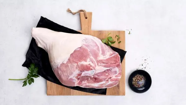 Carnea de miel se scumpește de Paște 2026: kilogramul poate ajunge la 70 de lei în supermarketuri