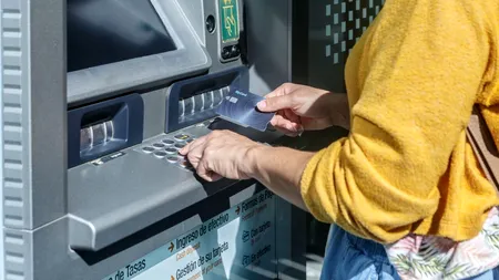 Băncile impun limite stricte pentru retragerile de NUMERAR. Cum sunt afectați românii?