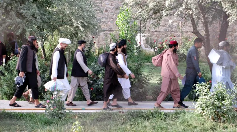 Afganistanul anunță eliberarea a 200 de deținuți. Decizia, luată pentru a putea începe negocierile de pace cu talibanii