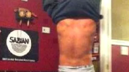 Farsa care a păcălit Internetul. Ce face bărbatul din imagine