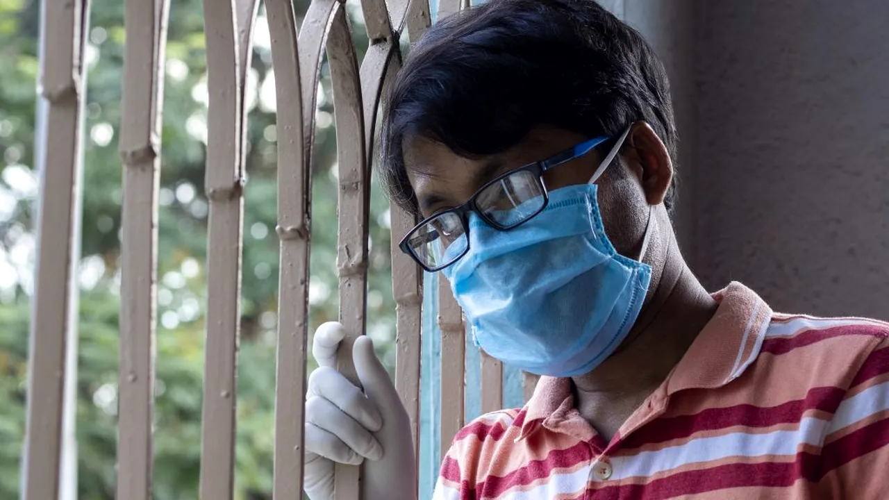 METODE. Cum să eviți aburirea ochelarilor când porți mască de protecție