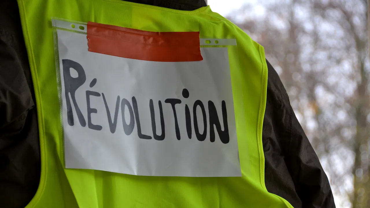 Elitele economice se tem că modelul capitalist s-ar putea confrunta cu lupta de clasă sau cu o revoluție
