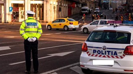 CONTROVERSE. Polițist, prins în miez de noapte cu o femeie pe câmp în timp ce altul dormea în mașină - VIDEO