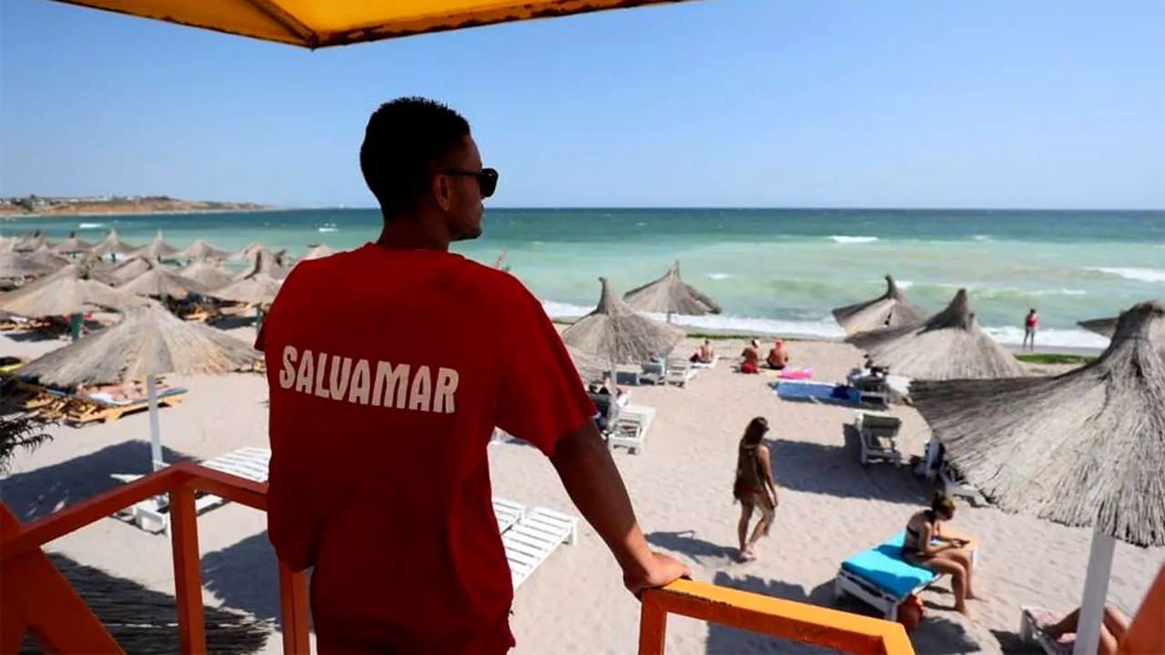 SALVAMARII „au întors foaia” cu cei care ignoră steagul roșu. Un turist ucrainean a simțit-o pe pielea lui