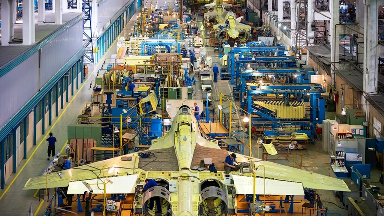 Cum arată fabrica de avioane de luptă din Irkutsk, Rusia. GALERIE FOTO