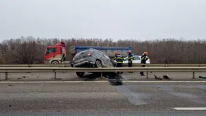 Cum a ajuns un șofer cu un Duster între glisierele care separă sensurile pe Autostrada București- Pitești