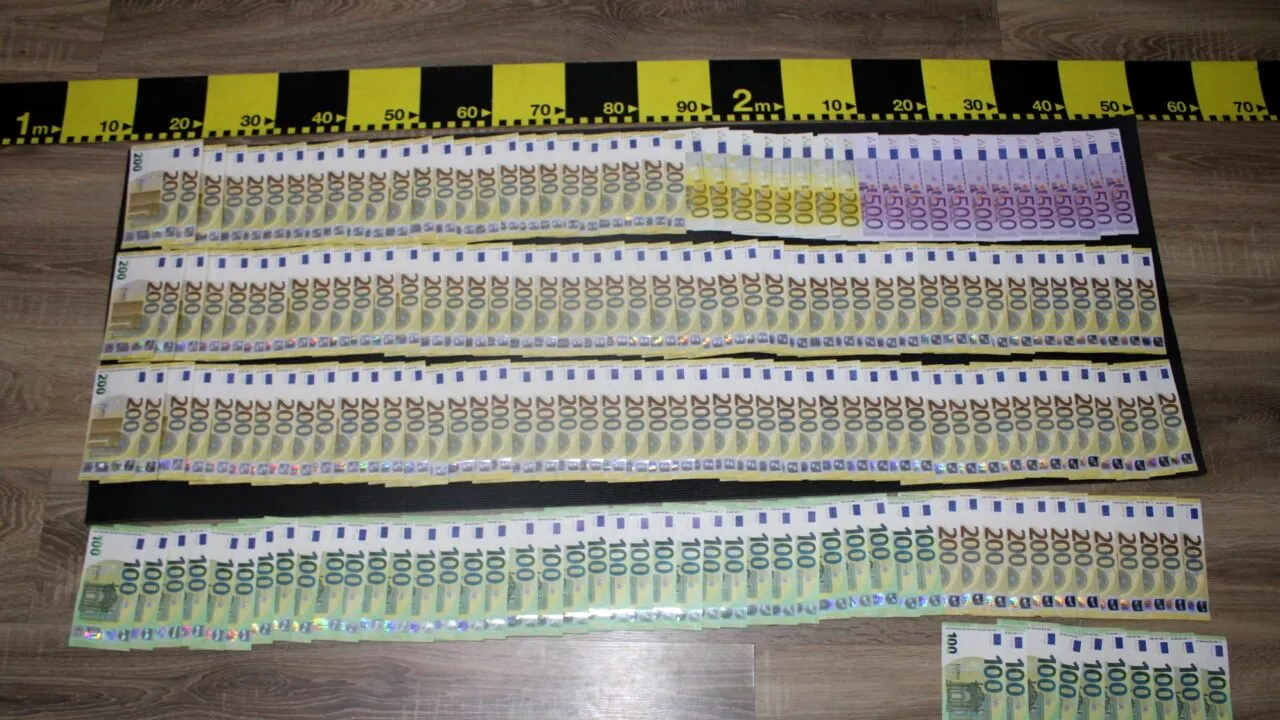 Apropiat al lui Horaţiu Potra, prins de poliţişti pe o stradă din Sectorul 5 cu 40.000 de euro asupra sa