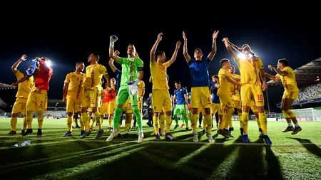 Grup de suporteri români, prezenți în fața hotelului naționalei U21, joi noapte: Pentru noi, sunteți campioni - VIDEO 